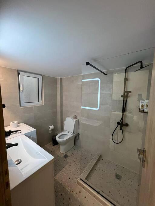 Cozy New Nearby Metro Apartmán